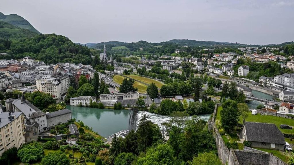 Lourdes Town