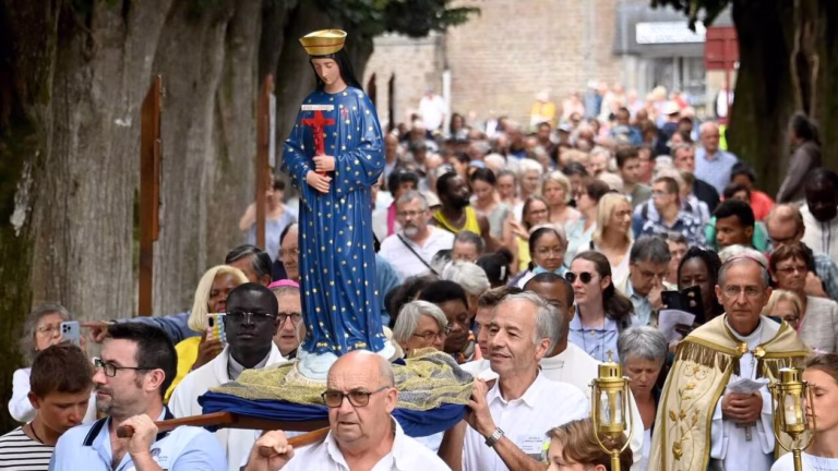 Procession à Pontmain