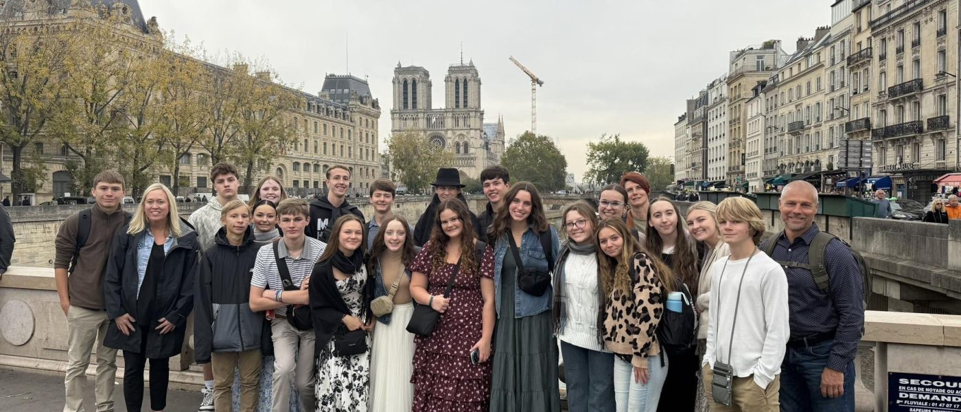Catholic student tour in Paris