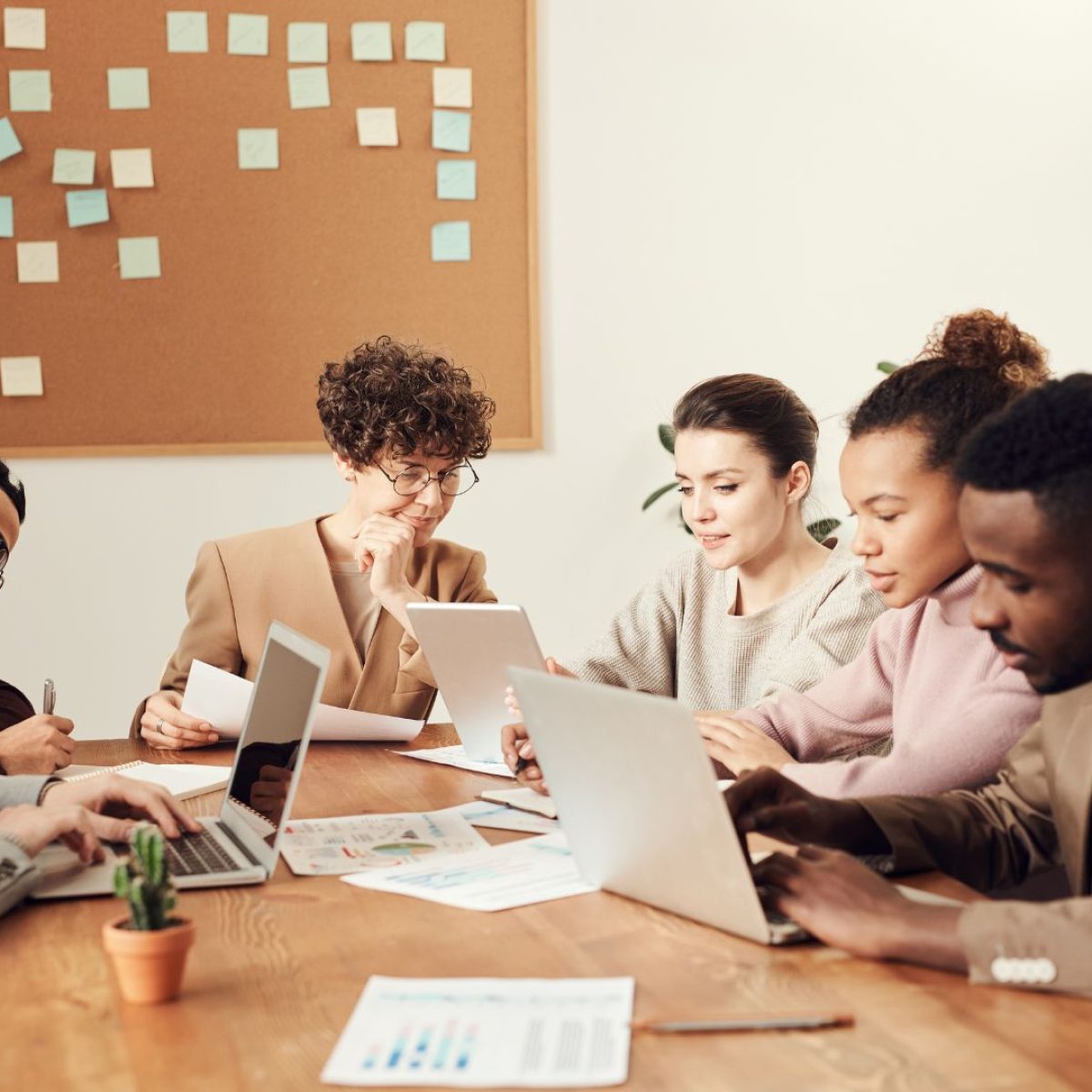 Choose the members of the Christian trip organizing team